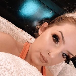 Meet your Posher, Evie